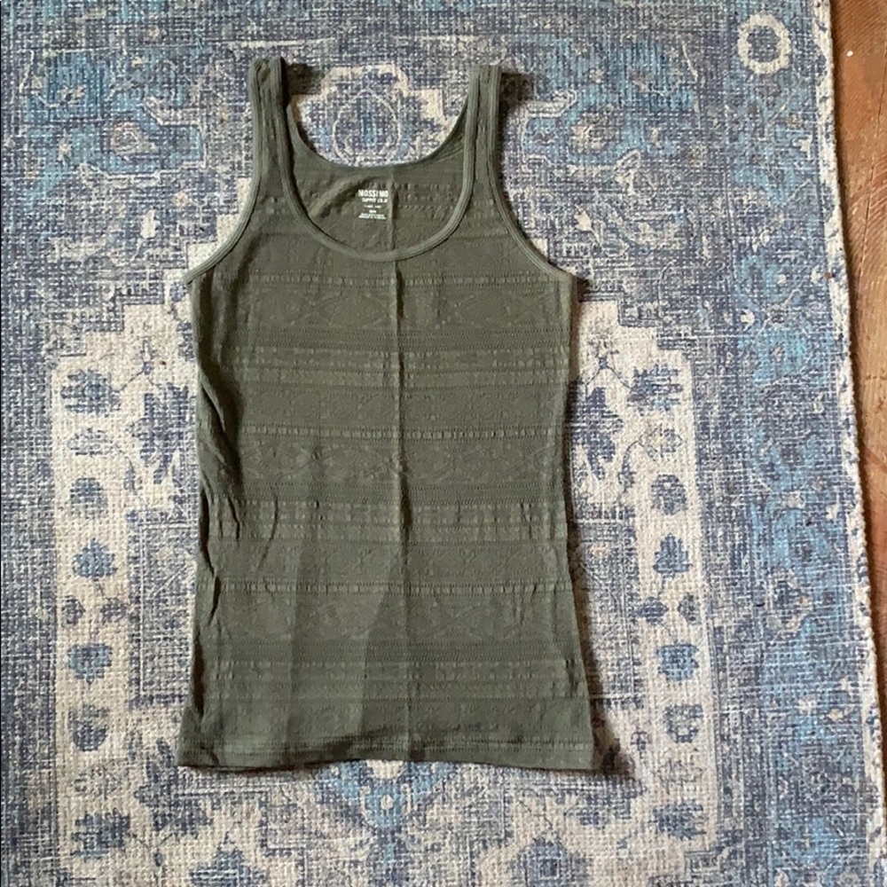 Cute Tank barely worn!